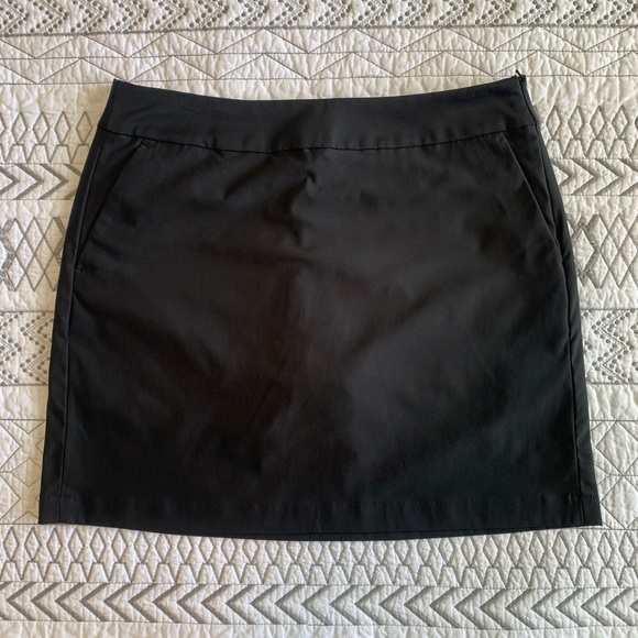 LIKE NEW Nike Golf Skirt with shorts